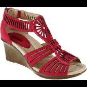 Earth Caraway women’s wedge in bright red